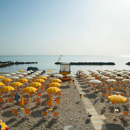 Club Esse Mediterraneo Montesilvano Marina Exterior foto