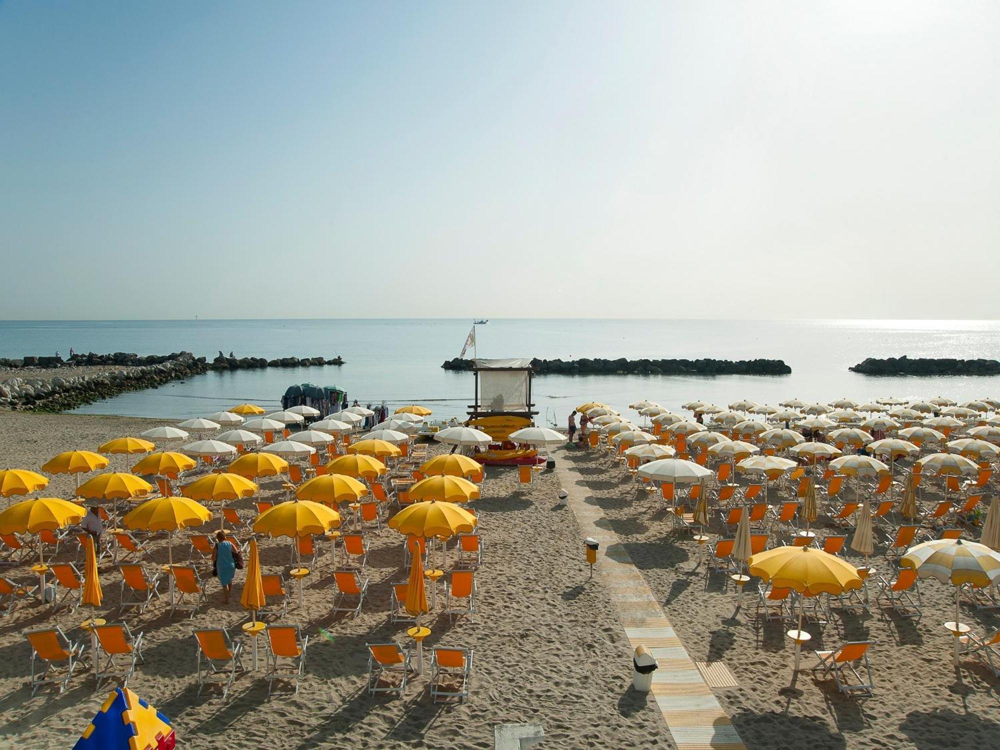 Club Esse Mediterraneo Montesilvano Marina Exterior foto